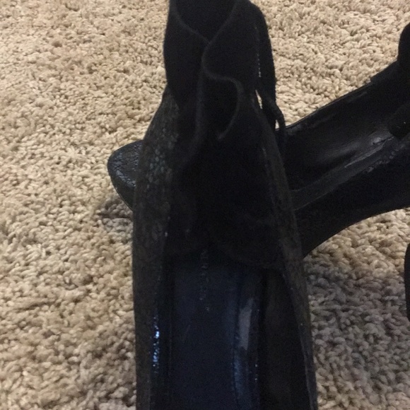 Black heels - Picture 3 of 3